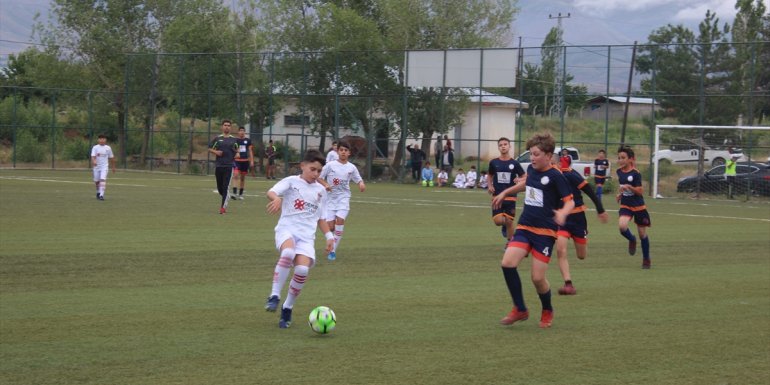 Malatya'da Vahap Küçük anısına U11- U12 Futbol Turnuvası düzenlendi