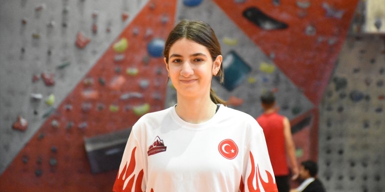 Milli tırmanışçı Zeynep, birkaç tutamakla kaçırdığı madalyayı Avrupa Kupası'nda gözüne kestirdi