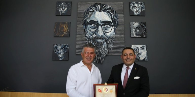 MTSO Başkanı Sadıkoğlu'dan İSO 500'de başarı olan firmaya plaket