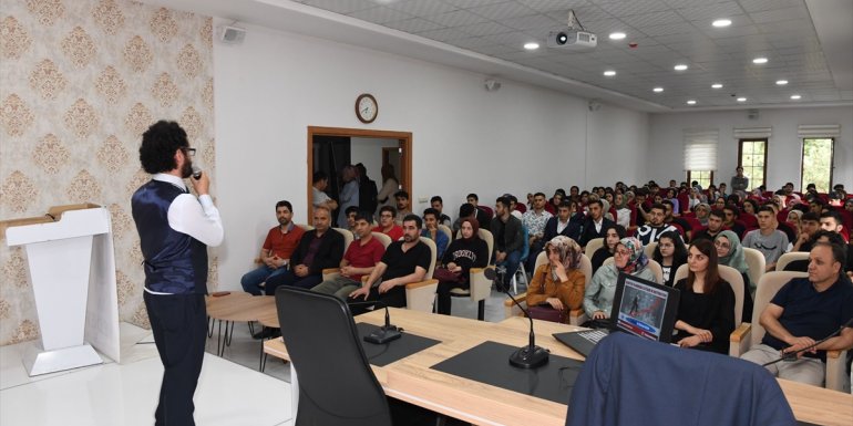 Muş'ta "Kariyer Planlamada İletişim ve Motivasyon" semineri düzenlendi