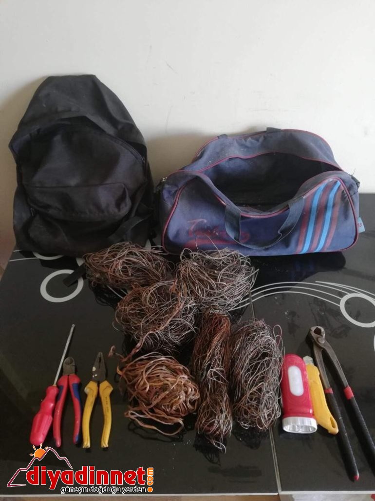 Parktaki elektrik direklerini çalan hırsızlar suçüstü yakalandı2