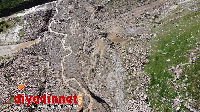 Sele kapılan hayvanlar telef oldu, yollar zarar gördü5