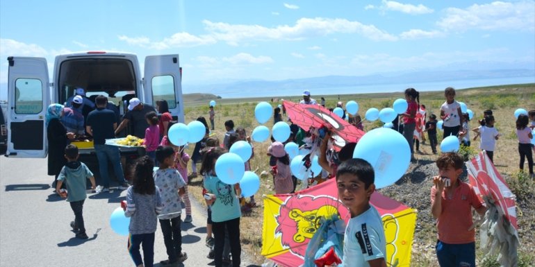 Tuşba Belediyesi'nce uçurtma şenliği düzenlendi