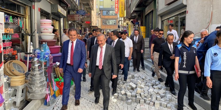 Vali Akbıyık, sanat sokağına dönüştürülecek caddede inceleme yaptı