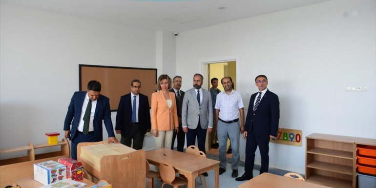 Vali Ozan Balcı anaokulu inşaatında incelemelerde bulundu