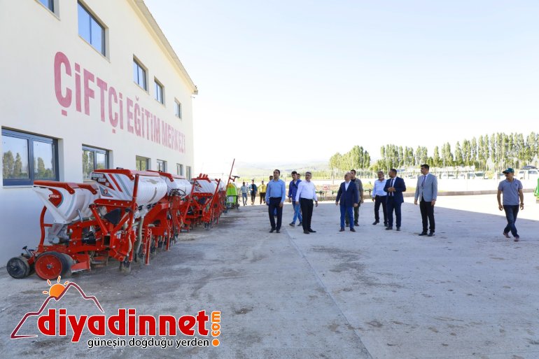 Vali Varol, Aşkale Köyünü Ziyaret Ederek Üreticilerle Bir Araya Geldi7