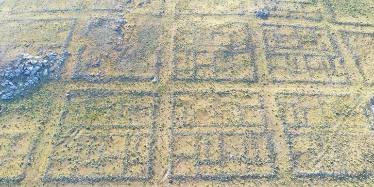 Van'da ızgara planlı antik kentin bulunduğu alana yürüyüş düzenlendi