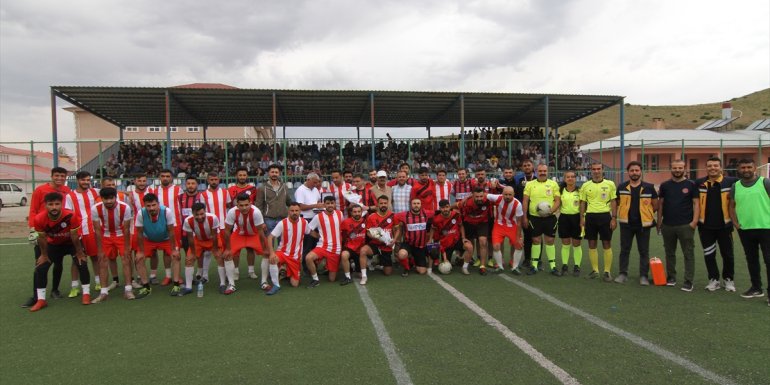 Özalp'ta düzenlenen futbol turnuvası sona erdi