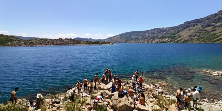 '1. Van Denizi Yüzme Festivali'nin son etkinliği Nemrut Krater Gölü'nde yapıldı