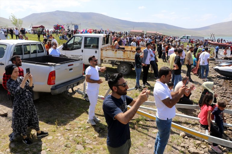 Yaz Balık 3. Festivali Gölü başladı Ağrı