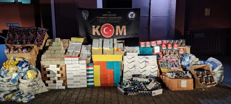 Ağrı'da kargoyla gönderilen kaçak ürünler polislerce ele geçirildi