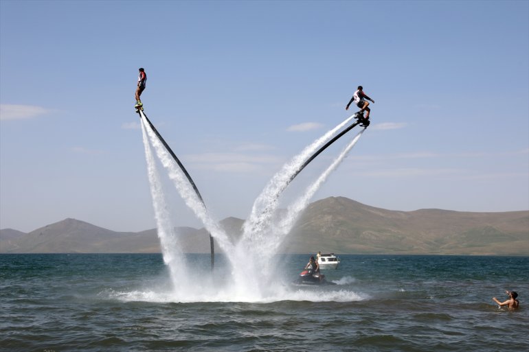 2 Balık flyboard sporcularını ağırladı Gölü, Ağrı
