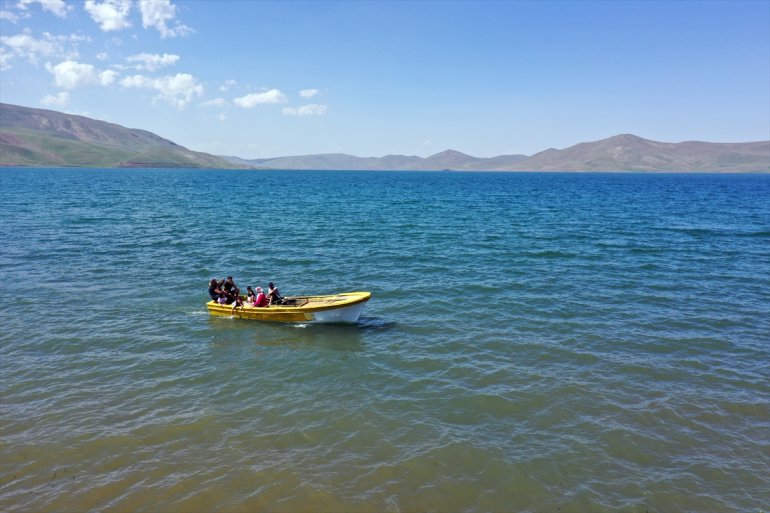 kampçı ağırlıyor güzelliği Balık aileleri Doğu - Gölü Anadolu
