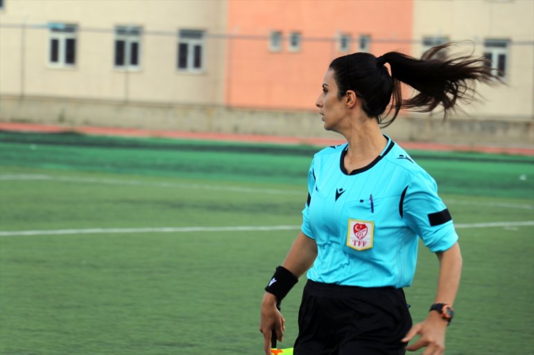 yaptı yönettiği hakemi, kız Futbol maçta evlilik - teklifi arkadaşına AĞRI 2