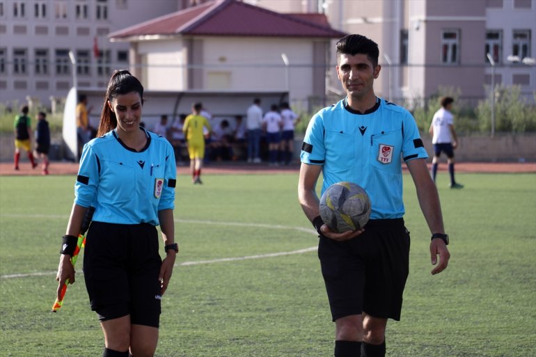 arkadaşına Futbol hakemi, yaptı maçta teklifi - kız AĞRI yönettiği evlilik 5