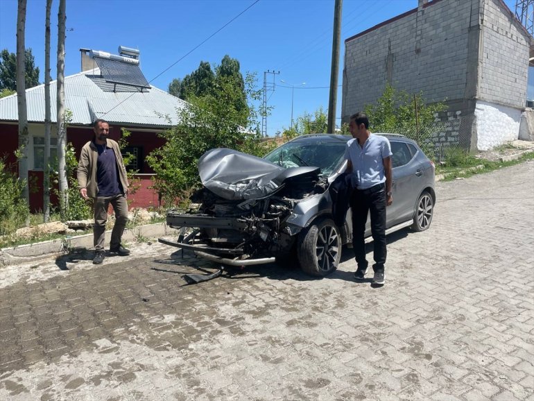 Ağrı kazada 3 kişi yaralandı1