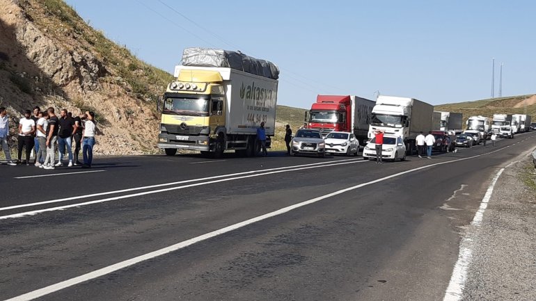 Ağrı seyir halindeyken yanan otomobil küle döndü3