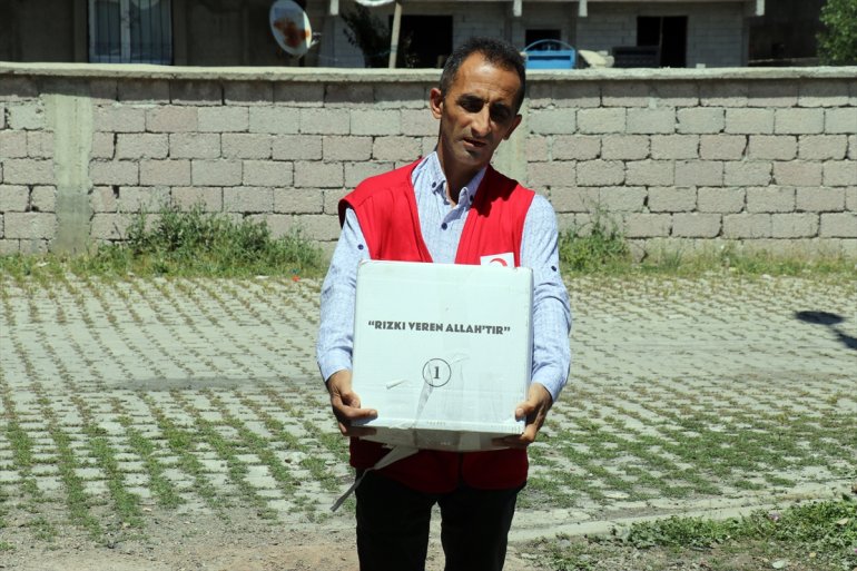 Kızılay yaşayan Türk - vatandaşların temizliyor AĞRI evini gönüllüleri yalnız 7