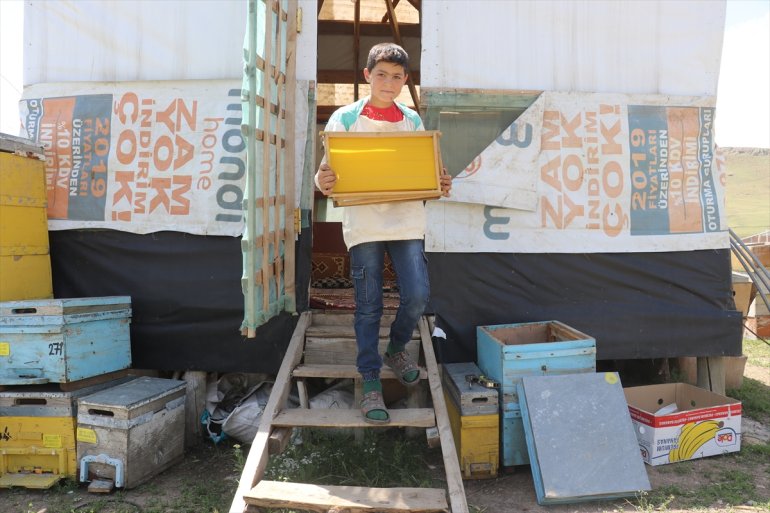 arıcılığı Ağrılı 12 yaşındaki Abdulsamet öğreniyor çekirdekten 12