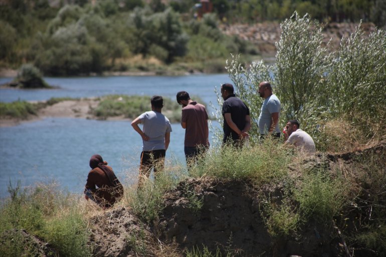 geçiren aranıyor BİNGÖL kapılan kişi çocuğu - Nehirde akıntıya tehlikesi kurtarırken boğulma 3