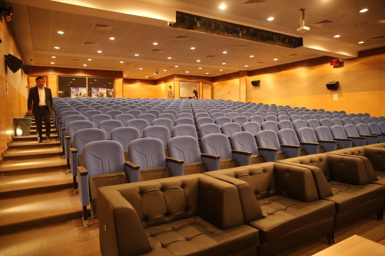 Özcan, Müdürü şehidinin Emniyet salonuna Bitlis 15 adını Temmuz konferans verdi 2