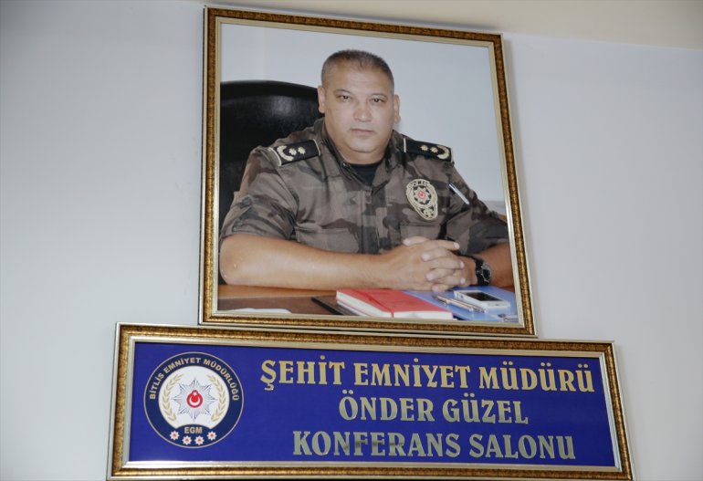 şehidinin Özcan, Emniyet verdi 15 Bitlis konferans Müdürü Temmuz salonuna adını 5