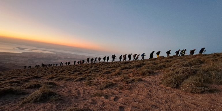 Van Gölü'ne dikkati çekmek için Süphan Dağı'na tırmandılar