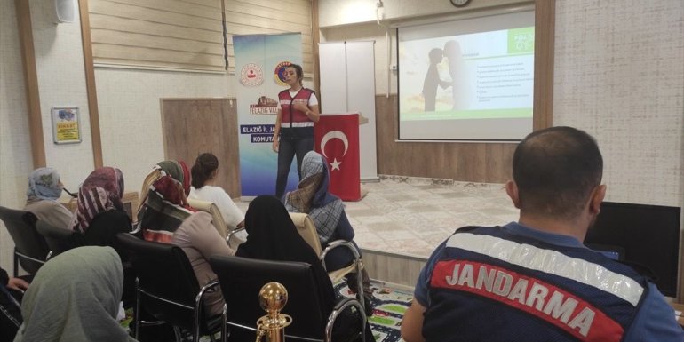 Elazığ'da "En İyi Narkotik Polisi Anne" semineri düzenlendi