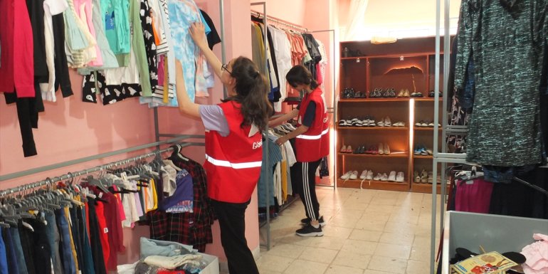 Türk Kızılay'dan Keban'da 432 kişiye giysi yardımı