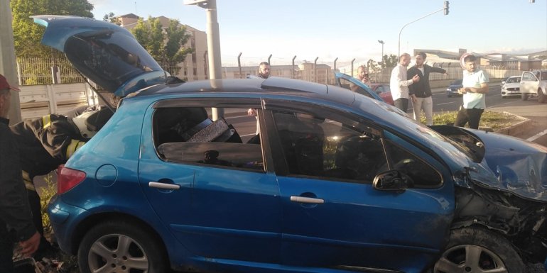 Erzurum'da iki otomobilin çarpışması sonucu 9 kişi yaralandı