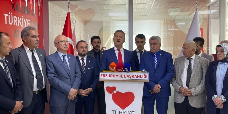 ERZURUM - TDP Genel Başkanı Sarıgül, partisinin il başkanlığını ziyaret etti1