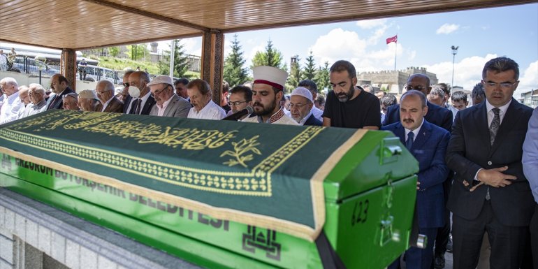 Eski Erzurum Büyükşehir Belediye Başkanı Uykusuz'un cenazesi defnedildi