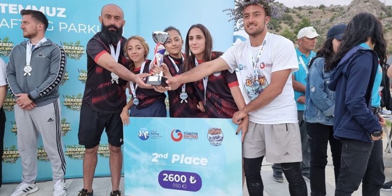 Hakkarili sporcular uluslararası rafting yarışlarında 20 madalya aldı