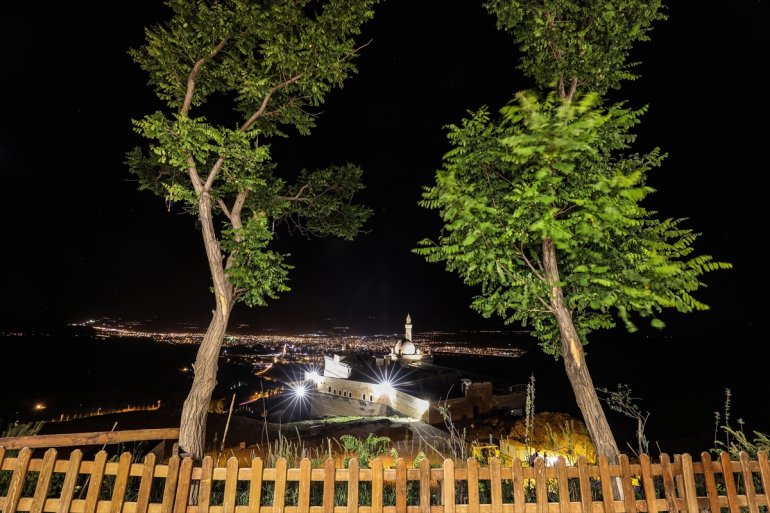 ishak paşa sarayı akşam2