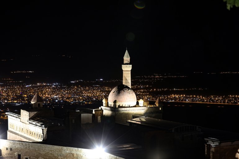 ishak paşa sarayı akşam4