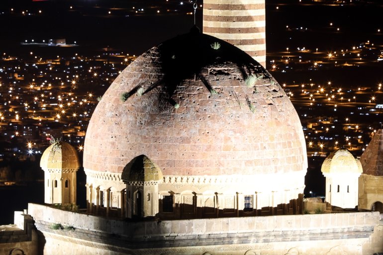 ishak paşa sarayı akşam5