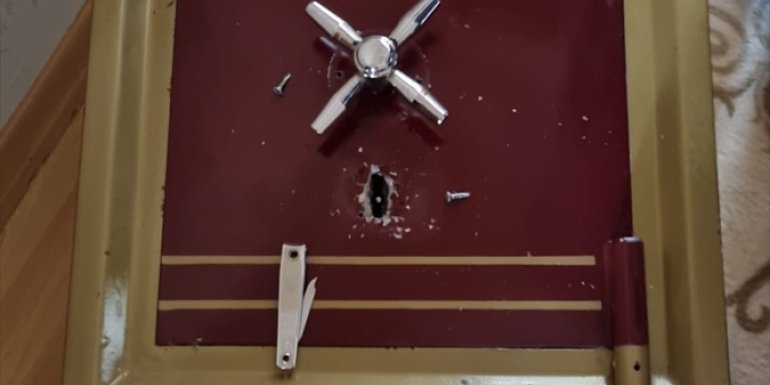 KARS - Girdiği evdeki çelik kasayı açarken yakalanan hırsızlık zanlısı tutuklandı1