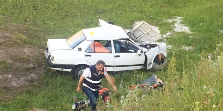 KARS - İki otomobilin çarpıştığı kazada astsubay hayatını kaybetti1