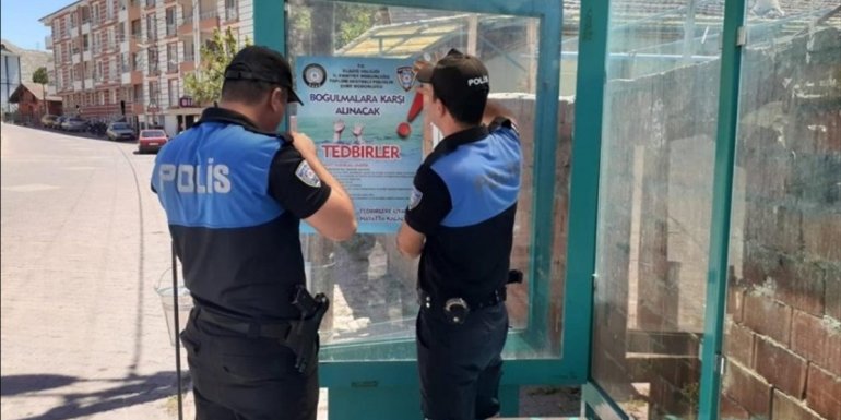 Keban'da boğulmalara karşı afişli uyarı