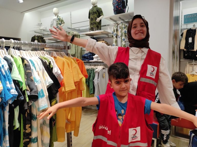 Kızılay, öksüz ve yetim çocuklar için bayram alışverişi yaptı1