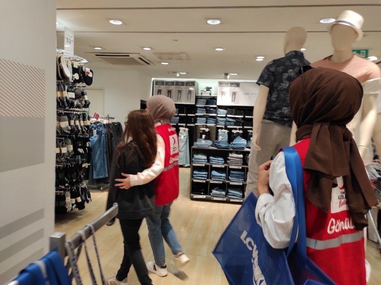 Kızılay, öksüz ve yetim çocuklar için bayram alışverişi yaptı3