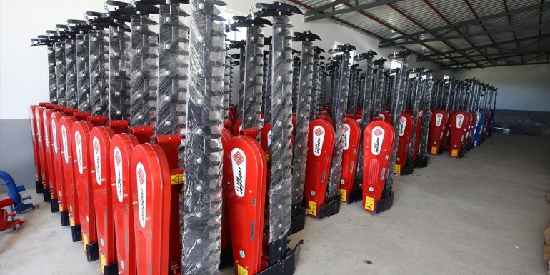 Muşlu girişimci ürettiği tarım aletlerini 7 ülkeye gönderiyor