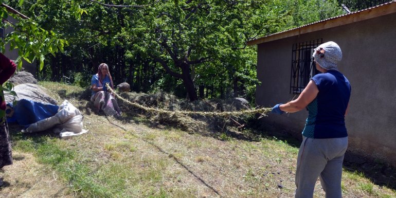 Muş'ta "kem eğirme" geleneği devam ediyor