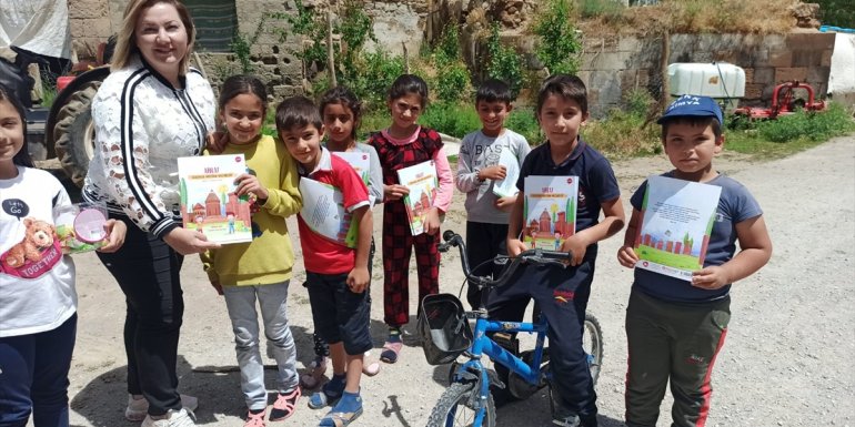 Sosyal bilgiler öğretmeni çıkardığı kitapla çocuklara Selçuklu Meydan Mezarlığı'nı tanıtıyor