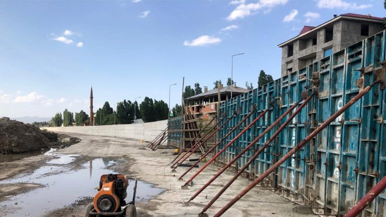 Taşlıçay Deresi çevresinde çalışmalar devam ediyor4