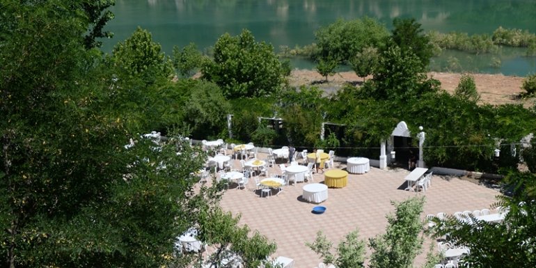 Tunceli'de şarampole devrilen otomobildeki 4 kişi yaralandı