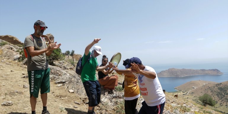 Van'da "1. Van Denizi Yüzme Festivali" devam ediyor