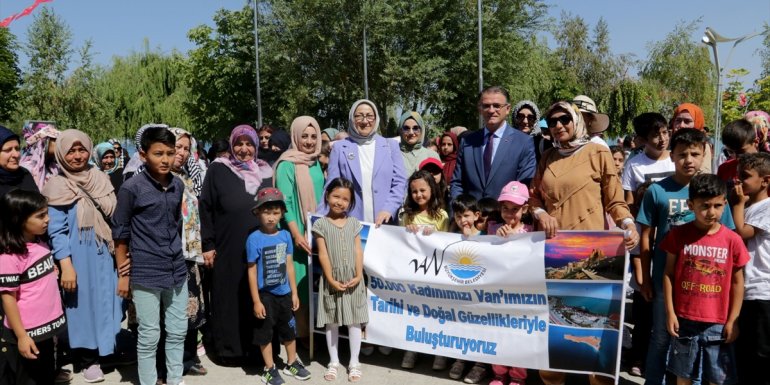 Van'da 5 bin kadın kentin tarihi ve doğal güzellikleriyle buluşturuldu