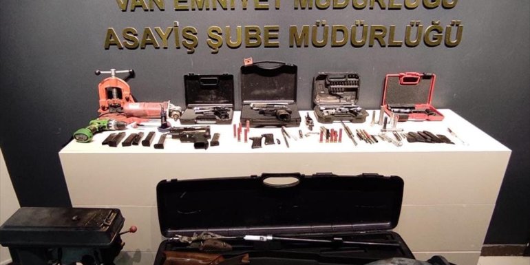 Van'da çeşitli suçlardan aranan 19 kişi tutuklandı
