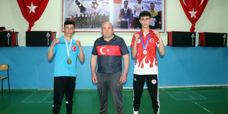 Van'ın "demir yumrukları", başarılarıyla boksa olan ön yargıyı kırıyor